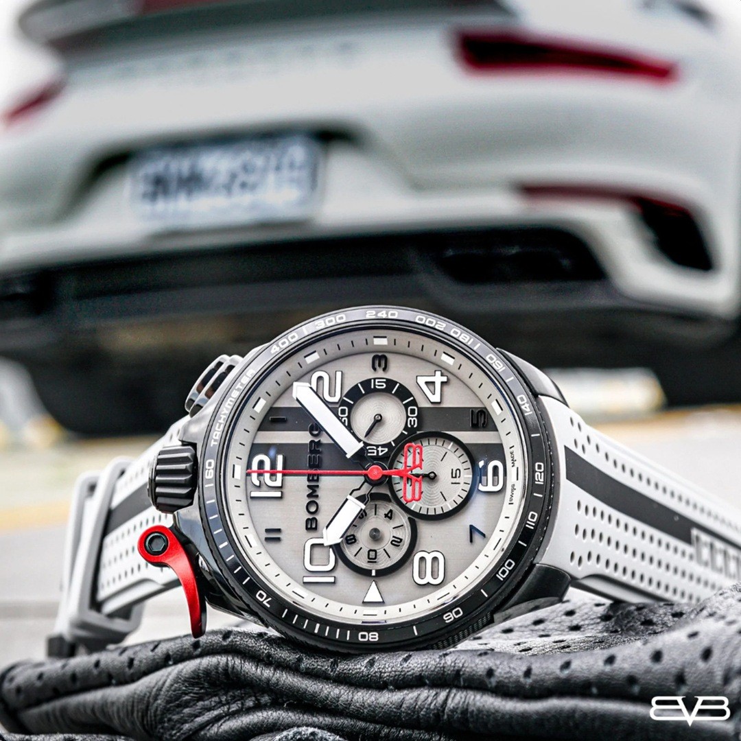 Часы Bomberg  BS45CHPBA.059-14.12, Функции: Часы, минуты, секунды, дата, хронограф