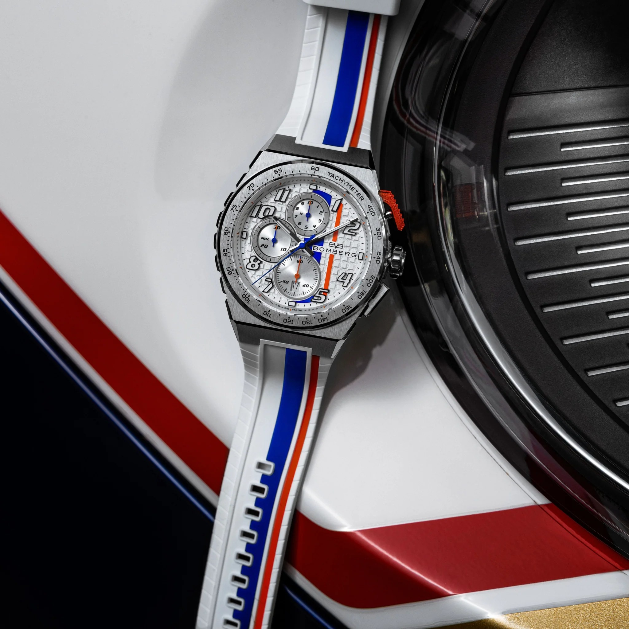 BOMBERG  Мужские швейцарские часы, кварцевый механизм, сталь, 42мм