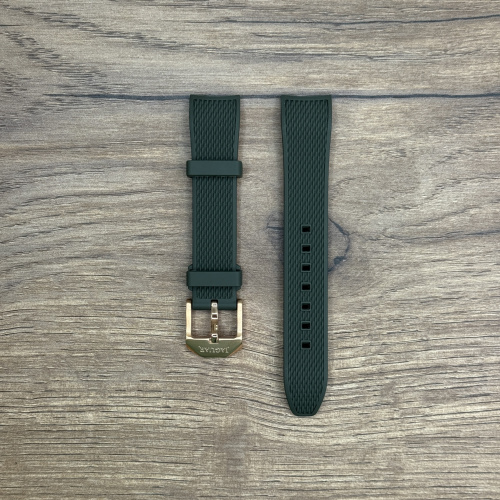 Ремешок для часов Jaguar из каучука, зеленый, для J890 Каучуковые ремешки идеально подходят для активного образа жизни. Они легче и теплее металлических браслетов, а ощущаются на руке как вторая кожа. Большое преимущество каучука в том, что он не боится воды. У нас присутствуют только высококачественные материалы и оригинальный товар от производителя.