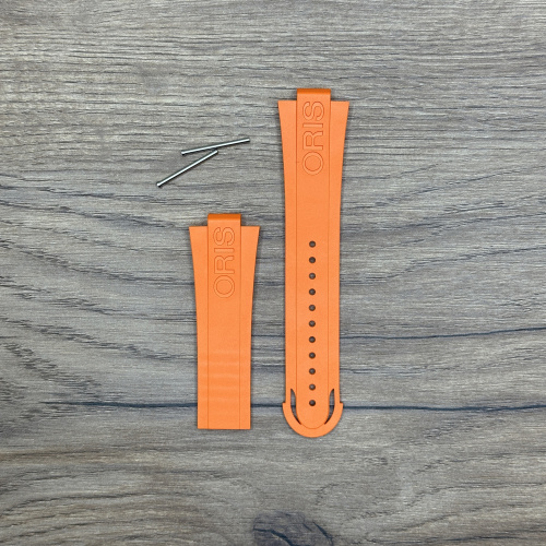 Ремешок для часов Oris из каучука оранжевого цвета, без клипсы Каучуковые ремешки идеально подходят для активного образа жизни. Они легче и теплее металлических браслетов, а ощущаются на руке как вторая кожа. Большое преимущество каучука в том, что он не боится воды. У нас присутствуют только высококачественные материалы и оригинальный товар от производителя.
