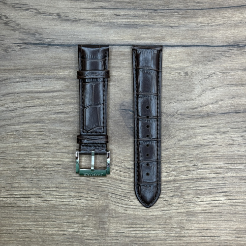 Ремешок для часов Jaguar из кожи теленка, темно-коричневый, для J968 22мм Кожаные ремешки - стильные, надёжные и долговечные, способные составить достойную пару часам со стальным корпусом или часам из титана. Аксессуары из кожи не рекомендуется использовать в воде. У нас присутствуют только высококачественные материалы и оригинальный товар от производителя.