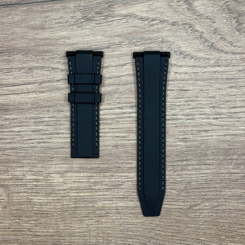 Ремешок для часов Jaguar из каучука, черный, для J655 BC07619 Каучуковые ремешки идеально подходят для активного образа жизни. Они легче и теплее металлических браслетов, а ощущаются на руке как вторая кожа. Большое преимущество каучука в том, что он не боится воды. У нас присутствуют только высококачественные материалы и оригинальный товар от производителя
