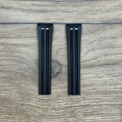 Ремешок для часов Jaguar из каучука, черный, для J646/2 Каучуковые ремешки идеально подходят для активного образа жизни. Они легче и теплее металлических браслетов, а ощущаются на руке как вторая кожа. Большое преимущество каучука в том, что он не боится воды. У нас присутствуют только высококачественные материалы и оригинальный товар от производителя