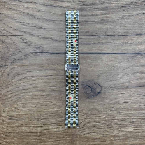 Браслет для часов Frederique Constant, нержавеющая сталь Главное преимущество металлических браслетов – долговечность и практичность. Браслет всегда можно отдать на полировку и чистку, вернув ему первозданный вид. Также они всегда выглядят более эффектно, так как являются неким продолжением ваших часов. Нержавеющая сталь отличается высокой прочностью к царапинам и износостойкостью. У нас присутствуют только высококачественные материалы и оригинальный товар от производителя.