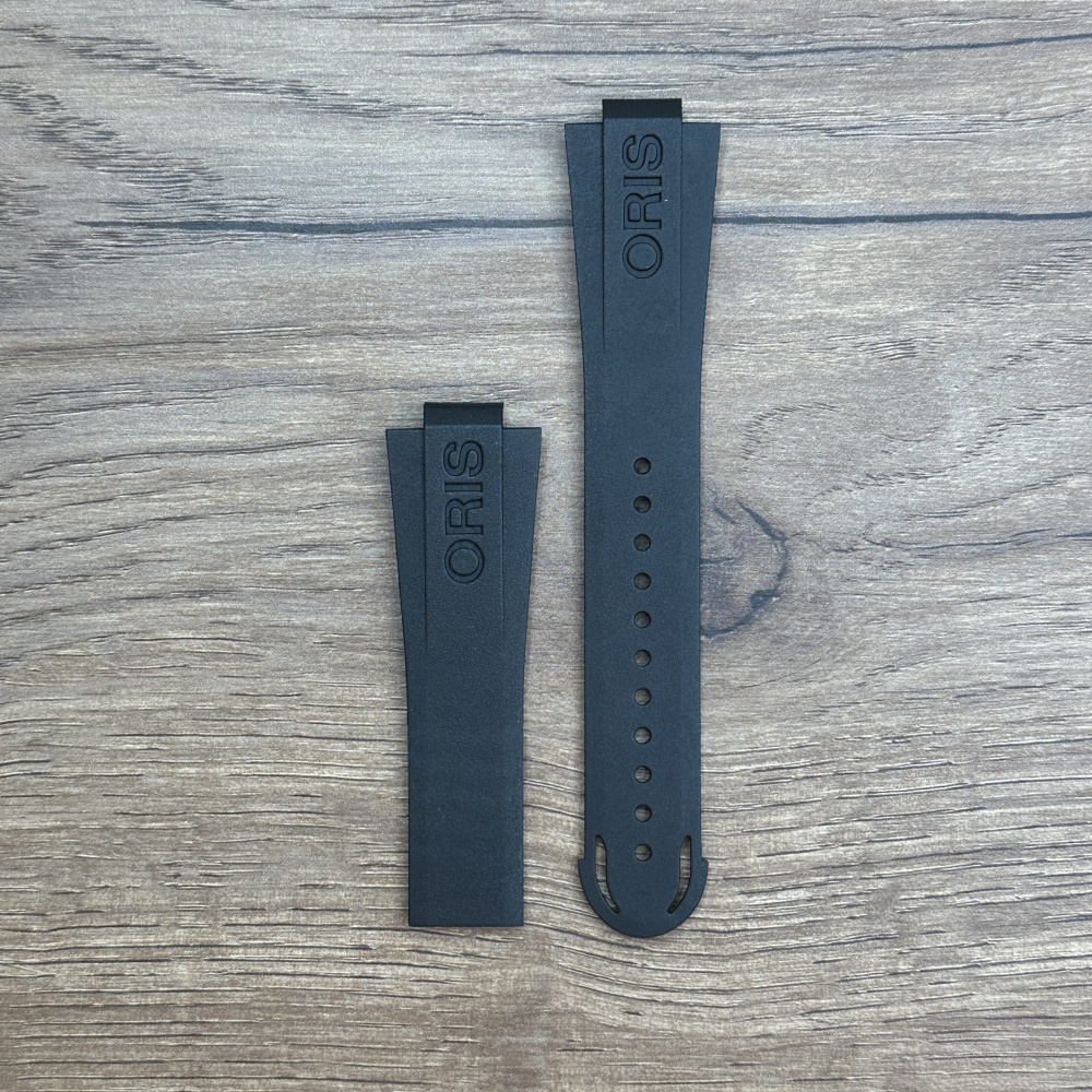Каучуковый ремешок Oris черного цвета с системой быстрой смены, без застежки Oris Aquis Date Cal. 400 07 4 24 74NBA Каучуковые ремешки идеально подходят для активного образа жизни. Они легче и теплее металлических браслетов, а ощущаются на руке как вторая кожа. Большое преимущество каучука в том, что он не боится воды. У нас присутствуют только высококачественные материалы и оригинальный товар от производителя. Oris Aquis Date Cal. 400 7763
