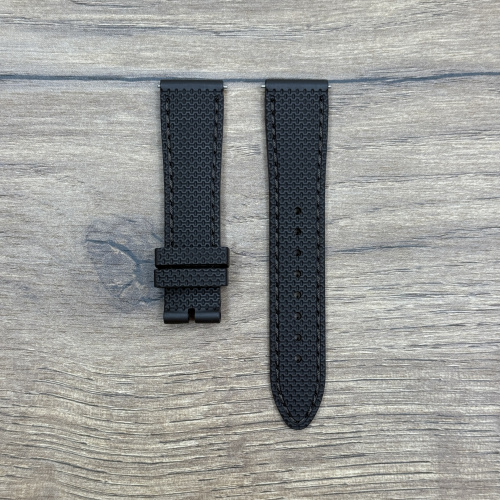 Ремешок для часов Frederique Constant из каучука, коричневый, для FC-286 18/16 Каучуковые ремешки идеально подходят для активного образа жизни. Они легче и теплее металлических браслетов, а ощущаются на руке как вторая кожа. Большое преимущество каучука в том, что он не боится воды. У нас присутствуют только высококачественные материалы и оригинальный товар от производителя