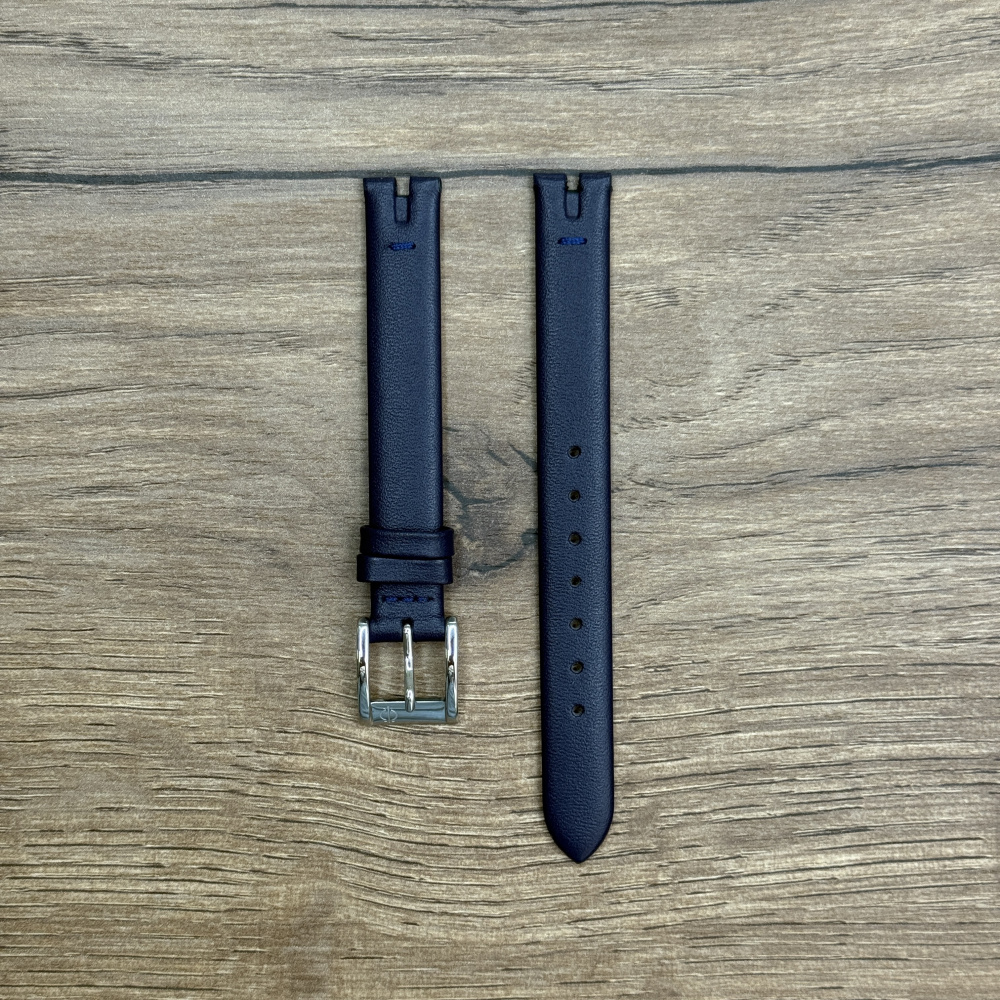 Ремешок для часов Candino из натуральной кожи, синий C4648/2 STRAP Кожаные ремешки - стильные, надёжные и долговечные, способные составить достойную пару часам со стальным корпусом или часам из титана. Аксессуары из кожи не рекомендуется использовать в воде. У нас присутствуют только высококачественные материалы и оригинальный товар от производителя.
