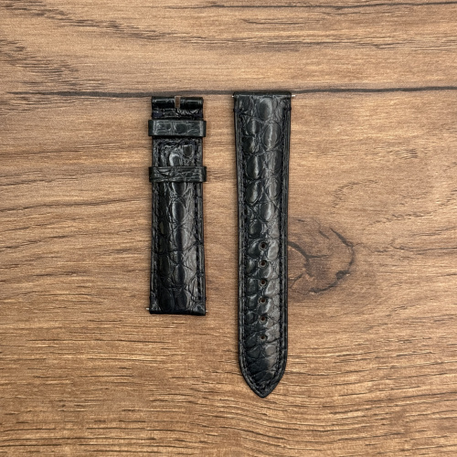 Ремешок для часов Frederique Constant из кожи аллигатора, синий, 18 мм Кожаные ремешки - стильные, надёжные и долговечные, способные составить достойную пару часам со стальным корпусом или часам из титана. Аксессуары из кожи не рекомендуется использовать в воде. У нас присутствуют только высококачественные материалы и оригинальный товар от производителя.