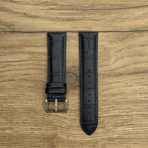 Ремешок для часов Candino из натуральной кожи, темно-синий 22мм Кожаные ремешки - стильные, надёжные и долговечные, способные составить достойную пару часам со стальным корпусом или часам из титана. Аксессуары из кожи не рекомендуется использовать в воде. У нас присутствуют только высококачественные материалы и оригинальный товар от производителя.