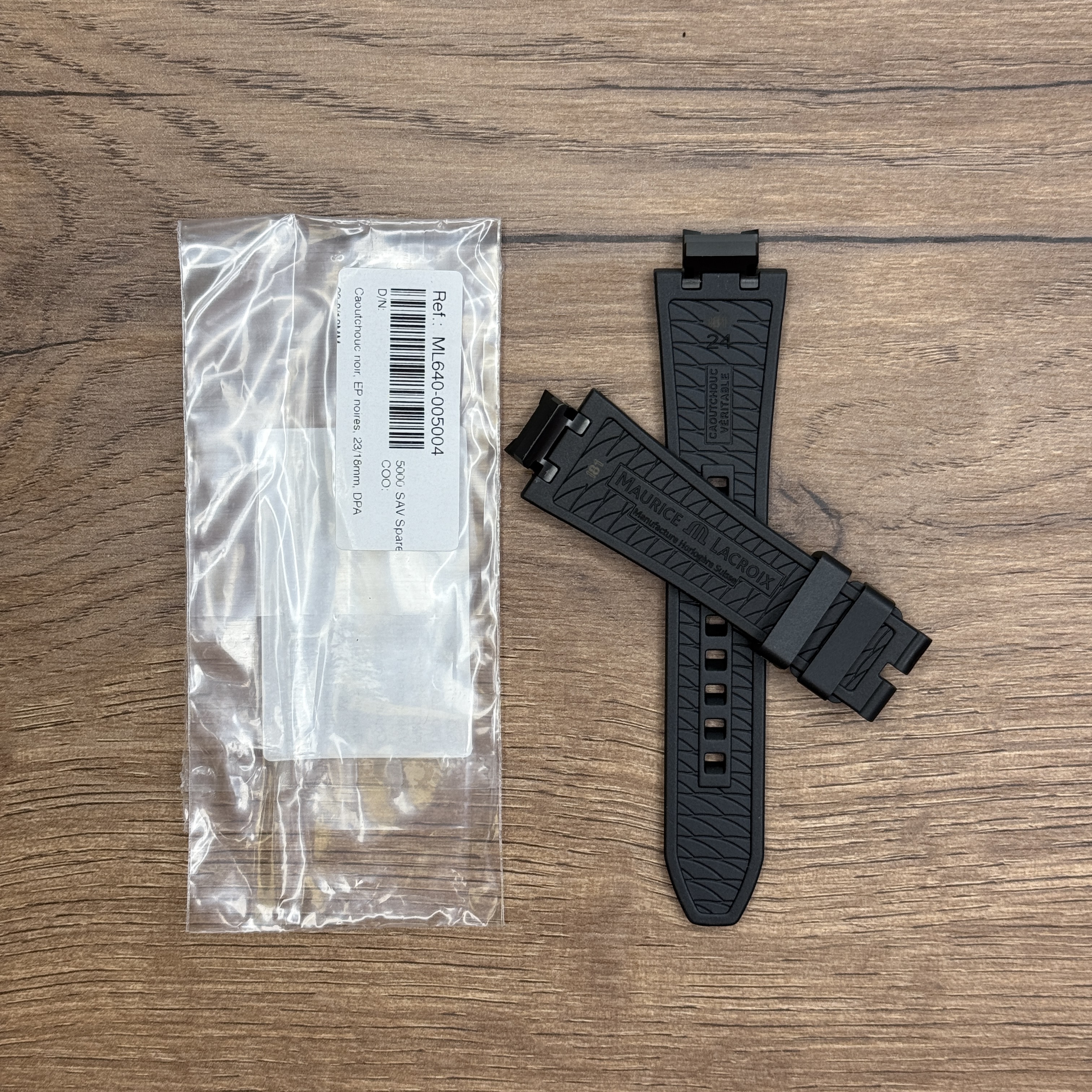 Ремешок для часов Maurice Lacroix, каучук, черный, 23/18 мм, AI1018 Ремешок поставляется без застежки.
Каучуковые ремешки идеально подходят для активного образа жизни. Они легче и теплее металлических браслетов, а ощущаются на руке как вторая кожа. Большое преимущество каучука в том, что он не боится воды. 
У нас присутствуют только высококачественные материалы и оригинальный товар от производителя. 
