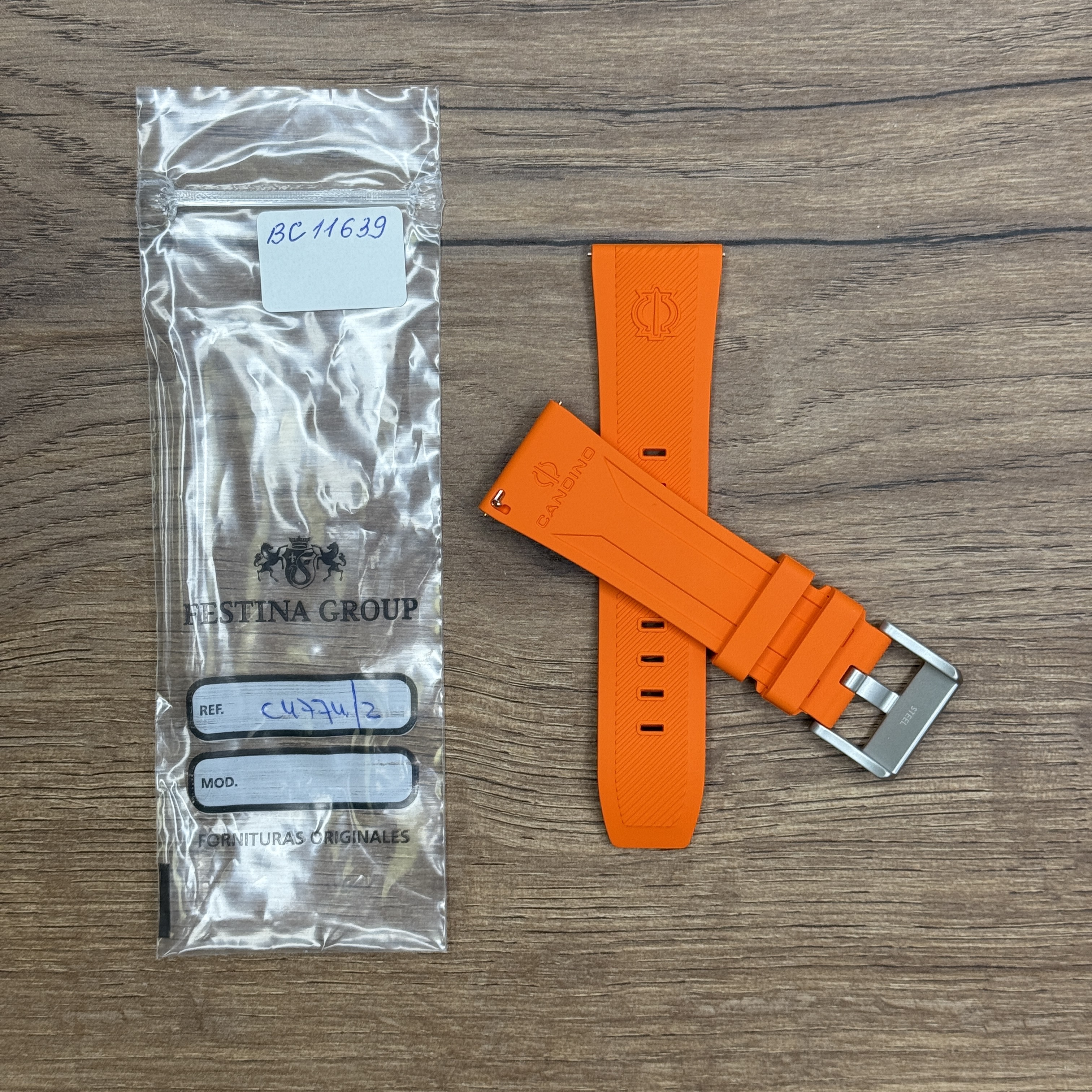 Ремешок для часов Candino из каучука, оранжевый, для С4774, С4746 Каучуковые ремешки идеально подходят для активного образа жизни. Они легче и теплее металлических браслетов, а ощущаются на руке как вторая кожа. Большое преимущество каучука в том, что он не боится воды. У нас присутствуют только высококачественные материалы и оригинальный товар от производителя.