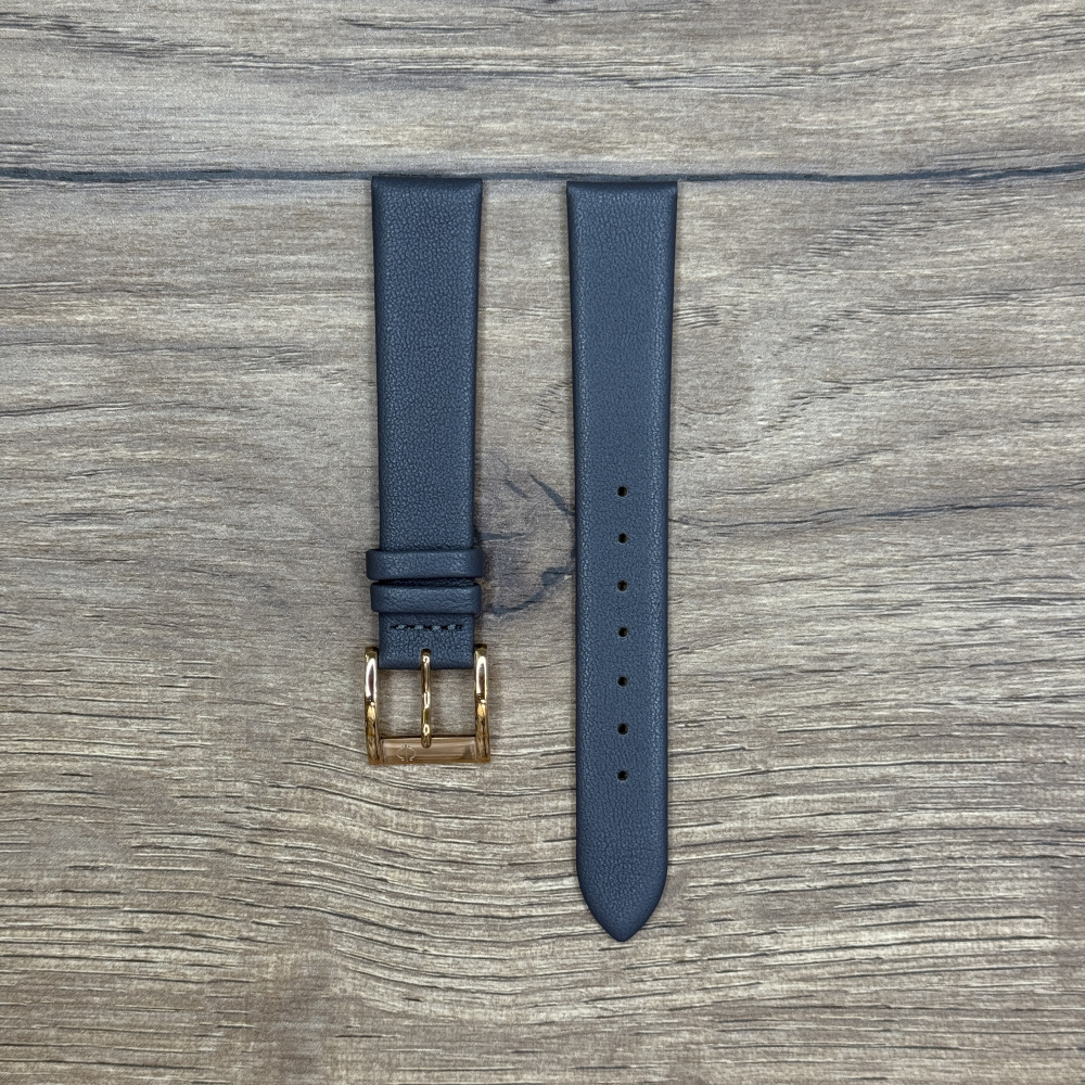 Ремешок для часов Candino, натуральная кожа, черный C4720/6 STRAP Кожаные ремешки - стильные, надёжные и долговечные, способные составить достойную пару часам со стальным корпусом или часам из титана. Аксессуары из кожи не рекомендуется использовать в воде. У нас присутствуют только высококачественные материалы и оригинальный товар от производителя.