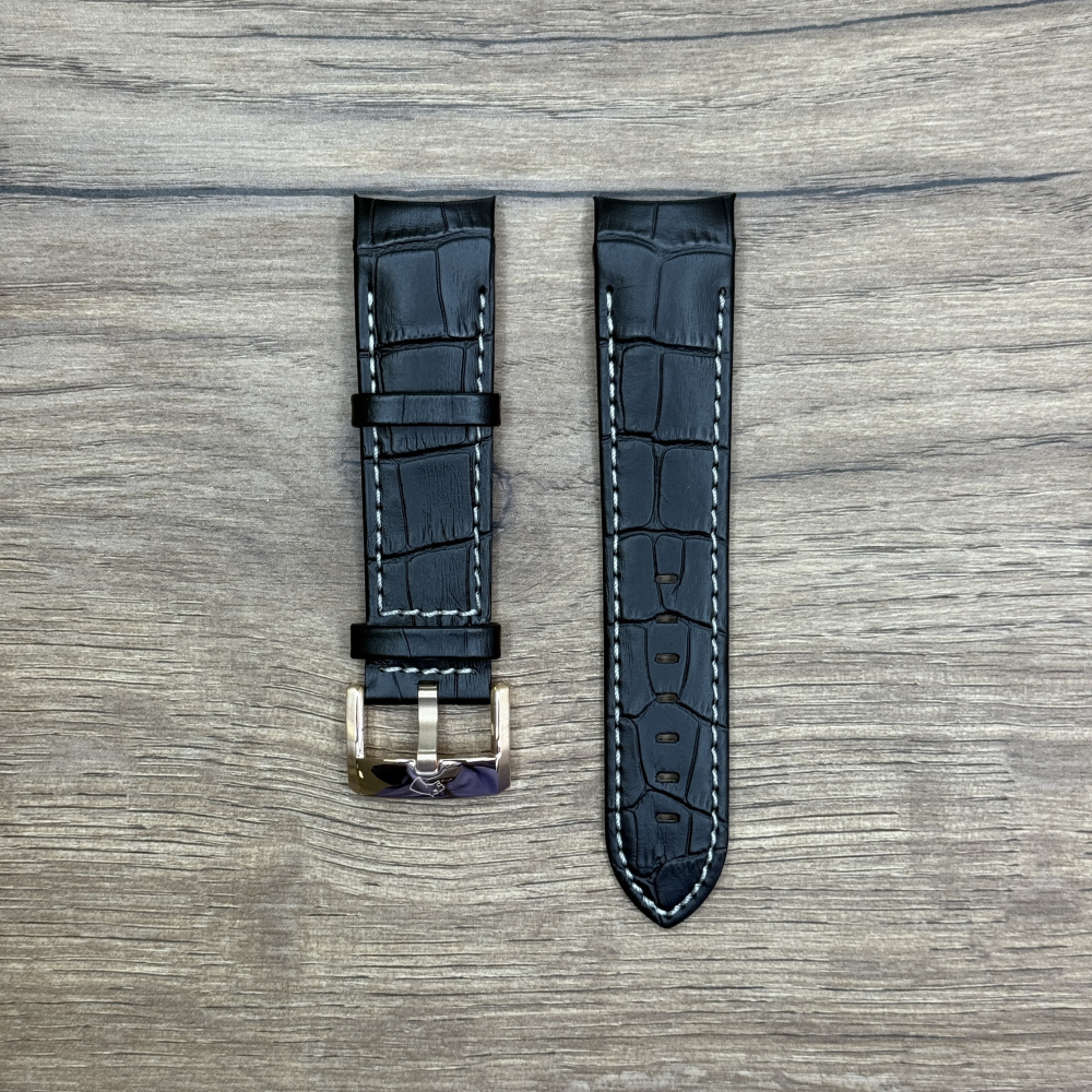 Ремешок для часов Jaguar из натуральной кожи, черный, для J631/3 и J630/2 BC06343 Кожаные ремешки - стильные, надёжные и долговечные, способные составить достойную пару часам со стальным корпусом или часам из титана. Аксессуары из кожи не рекомендуется использовать в воде. У нас присутствуют только высококачественные материалы и оригинальный товар от производителя