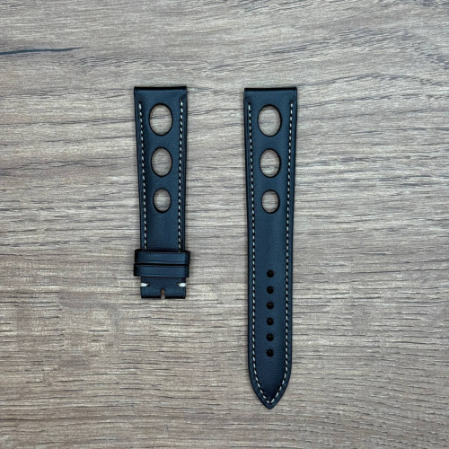 Ремешок для часов Frederique Constant из кожи теленка, черный, удлиненный, 21Х18 Кожаные ремешки - стильные, надёжные и долговечные, способные составить достойную пару часам со стальным корпусом или часам из титана. Аксессуары из кожи не рекомендуется использовать в воде. У нас присутствуют только высококачественные материалы и оригинальный товар от производителя.
