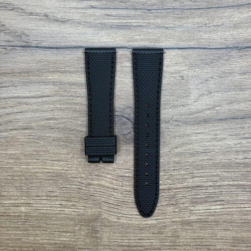 Ремешок для часов Frederique Constant из каучука, черный, 21/18, для FC-287 Каучуковые ремешки идеально подходят для активного образа жизни. Они легче и теплее металлических браслетов, а ощущаются на руке как вторая кожа. Большое преимущество каучука в том, что он не боится воды. У нас присутствуют только высококачественные материалы и оригинальный товар от производителя