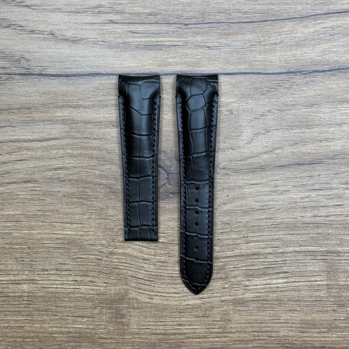 Ремешок для часов Frederique Constant из кожи теленка, имитация крокодила, черный, без клипсы, 22x18 Кожаные ремешки - стильные, надёжные и долговечные, способные составить достойную пару часам со стальным корпусом или часам из титана. Аксессуары из кожи не рекомендуется использовать в воде. У нас присутствуют только высококачественные материалы и оригинальный товар от производителя.
