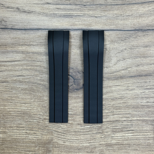 Ремешок для часов Jaguar из каучука, черный, J652/J651/J688/J958/J814/J691 Каучуковые ремешки идеально подходят для активного образа жизни. Они легче и теплее металлических браслетов, а ощущаются на руке как вторая кожа. Большое преимущество каучука в том, что он не боится воды. У нас присутствуют только высококачественные материалы и оригинальный товар от производителя