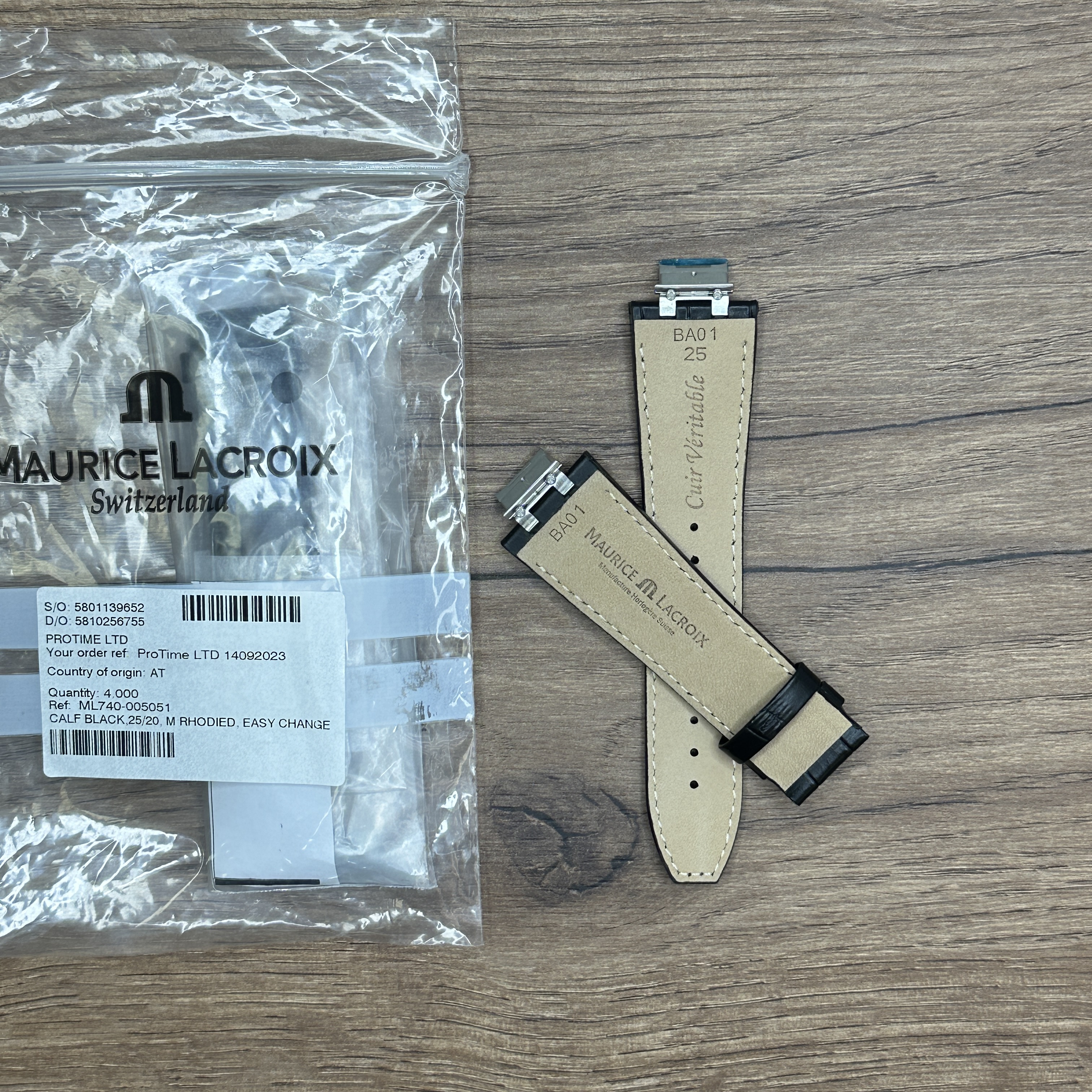 Ремешок для часов Maurice Lacroix из кожи теленка, черный 25/20мм, для AI6008 Кожаные ремешки - стильные, надёжные и долговечные, способные составить достойную пару часам со стальным корпусом или часам из титана. Аксессуары из кожи не рекомендуется использовать в воде. 
У нас присутствуют только высококачественные материалы и оригинальный товар от производителя.