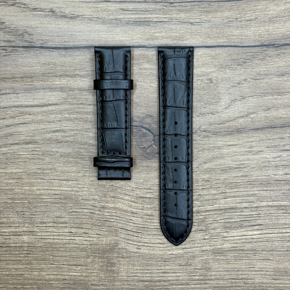 Ремешок для часов Jaguar из кожи теленка, черный, для J866 21мм BC07946 Кожаные ремешки - стильные, надёжные и долговечные, способные составить достойную пару часам со стальным корпусом или часам из титана. Аксессуары из кожи не рекомендуется использовать в воде. У нас присутствуют только высококачественные материалы и оригинальный товар от производителя