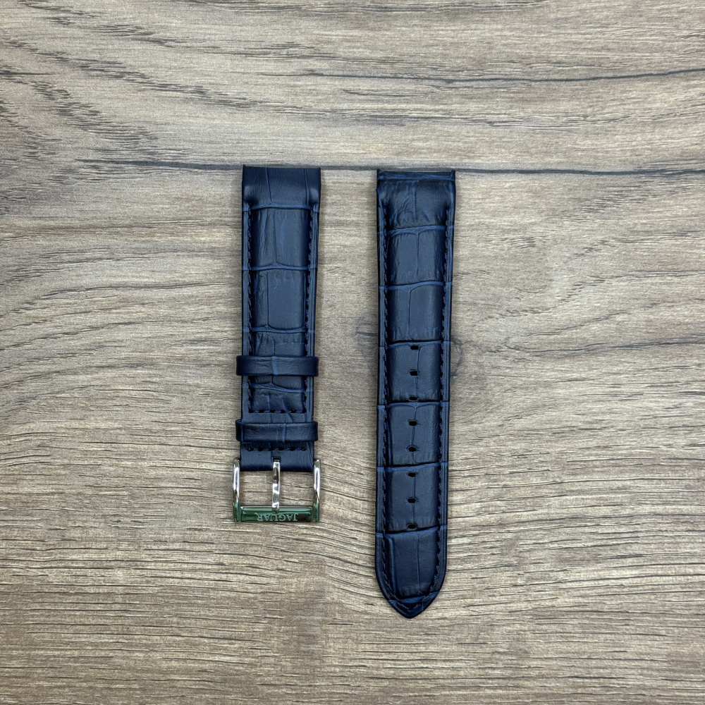 Ремешок для часов Jaguar из кожи теленка, синий, J682 BC10590 Кожаные ремешки - стильные, надёжные и долговечные, способные составить достойную пару часам со стальным корпусом или часам из титана. Аксессуары из кожи не рекомендуется использовать в воде. У нас присутствуют только высококачественные материалы и оригинальный товар от производителя.