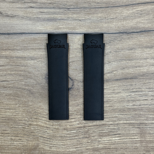 Ремешок для часов Jaguar из каучука, черный, для J659/1 Каучуковые ремешки идеально подходят для активного образа жизни. Они легче и теплее металлических браслетов, а ощущаются на руке как вторая кожа. Большое преимущество каучука в том, что он не боится воды. У нас присутствуют только высококачественные материалы и оригинальный товар от производителя