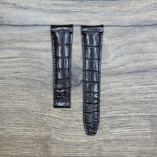 Ремешок для часов Frederique Constant из кожи теленка, 23 мм, темно-коричневый, под клипсу Кожаные ремешки - стильные, надёжные и долговечные, способные составить достойную пару часам со стальным корпусом или часам из титана. Аксессуары из кожи не рекомендуется использовать в воде. У нас присутствуют только высококачественные материалы и оригинальный товар от производителя.