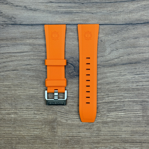 Ремешок для часов Candino из каучука, оранжевый, для С4774, С4746 26мм Каучуковые ремешки идеально подходят для активного образа жизни. Они легче и теплее металлических браслетов, а ощущаются на руке как вторая кожа. Большое преимущество каучука в том, что он не боится воды. У нас присутствуют только высококачественные материалы и оригинальный товар от производителя.