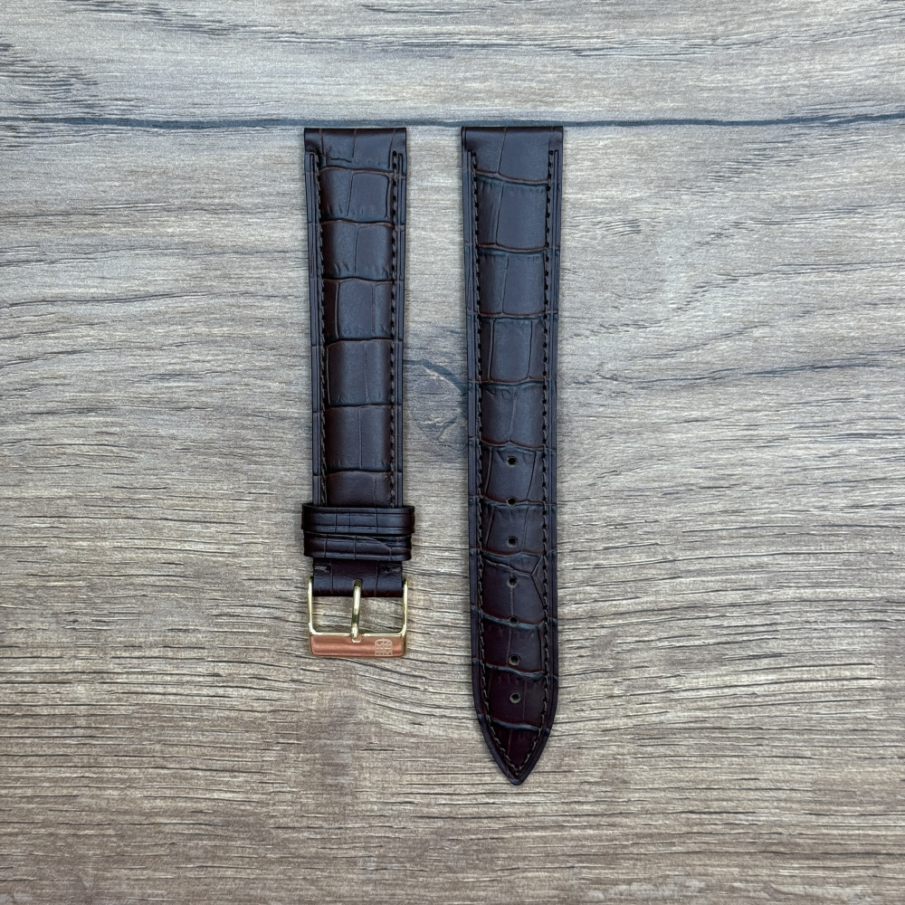 Ремешок для часов Frederique Constant из кожи теленка, темно-коричневый FCS-DBR20X18XLGP Кожаные ремешки - стильные, надёжные и долговечные, способные составить достойную пару часам со стальным корпусом или часам из титана. Аксессуары из кожи не рекомендуется использовать в воде. У нас присутствуют только высококачественные материалы и оригинальный товар от производителя.