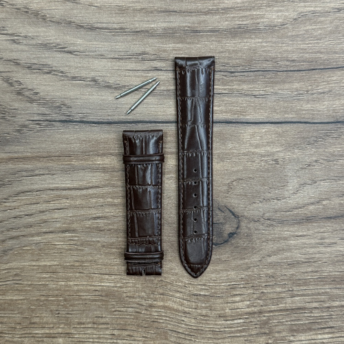 Ремешок для часов Oris из кожи теленка темно-коричневого цвета, без застежки Кожаные ремешки - стильные, надёжные и долговечные, способные составить достойную пару часам со стальным корпусом или часам из титана. Аксессуары из кожи не рекомендуется использовать в воде. У нас присутствуют только высококачественные материалы и оригинальный товар от производителя.