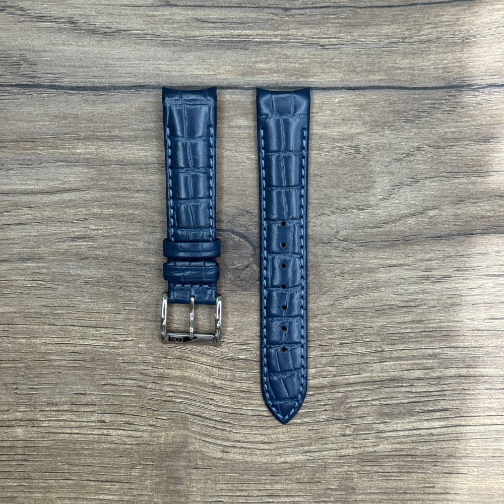 Ремешок для часов Candino из натуральной кожи, синий, для C4684 BC10051 Кожаные ремешки - стильные, надёжные и долговечные, способные составить достойную пару часам со стальным корпусом или часам из титана. Аксессуары из кожи не рекомендуется использовать в воде. У нас присутствуют только высококачественные материалы и оригинальный товар от производителя.