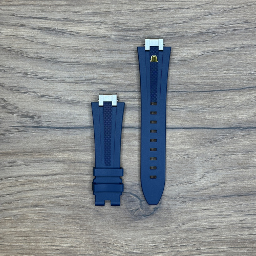 Ремешок для часов Aikon Maurice Lacroix, синий, 24Х18, c концевыми звеньями в комплекте, подходит только  для часов AI6007 Каучуковые ремешки идеально подходят для активного образа жизни. Они легче и теплее металлических браслетов, а ощущаются на руке как вторая кожа. Большое преимущество каучука в том, что он не боится воды. 
У нас присутствуют только высококачественные материалы и оригинальный товар от производителя