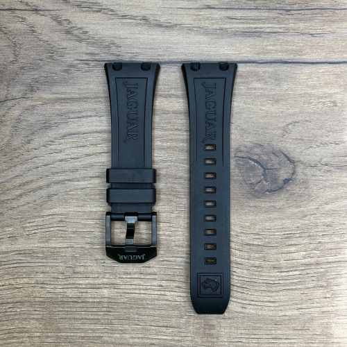 Ремешок для часов Jaguar из каучука, черный, для J1010/4 Каучуковые ремешки идеально подходят для активного образа жизни. Они легче и теплее металлических браслетов, а ощущаются на руке как вторая кожа. Большое преимущество каучука в том, что он не боится воды. У нас присутствуют только высококачественные материалы и оригинальный товар от производителя.
