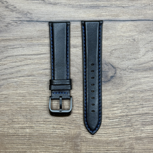 Ремешок для часов Candino из натуральной кожи, черный с синим 22мм Кожаные ремешки - стильные, надёжные и долговечные, способные составить достойную пару часам со стальным корпусом или часам из титана. Аксессуары из кожи не рекомендуется использовать в воде. У нас присутствуют только высококачественные материалы и оригинальный товар от производителя.
