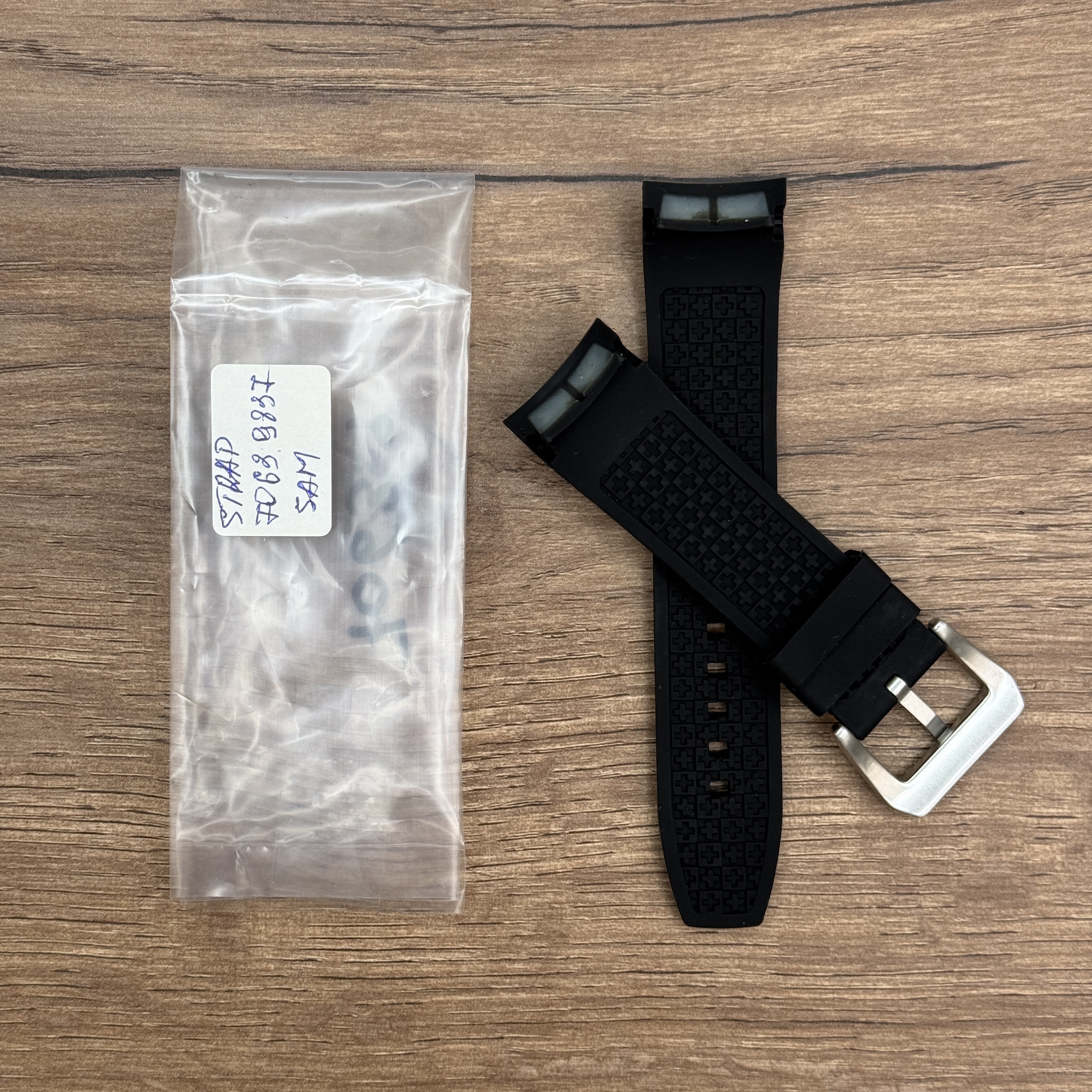 Ремешок для часов Swiss Alpine Military черного цвета из каучука  