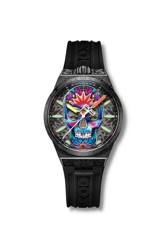 BOM 43mm stainless steel PVD color black with special engravings
Tattooed Skull I dial
Black silicone strap