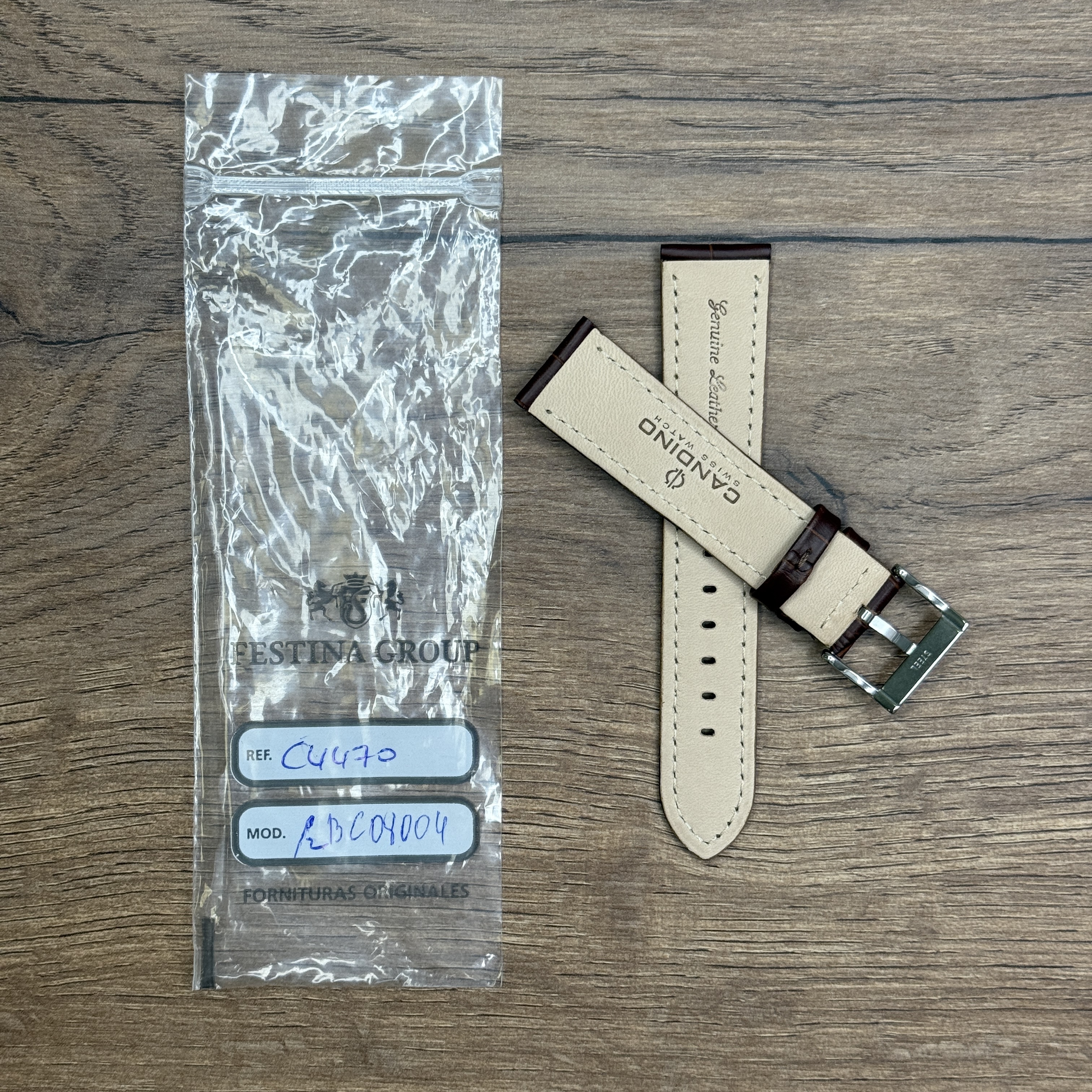 Ремешок для часов Candino из кожи теленка, коричневый, C4470/40 Кожаные ремешки - стильные, надёжные и долговечные, способные составить достойную пару часам со стальным корпусом или часам из титана. Аксессуары из кожи не рекомендуется использовать в воде. У нас присутствуют только высококачественные материалы и оригинальный товар от производителя.