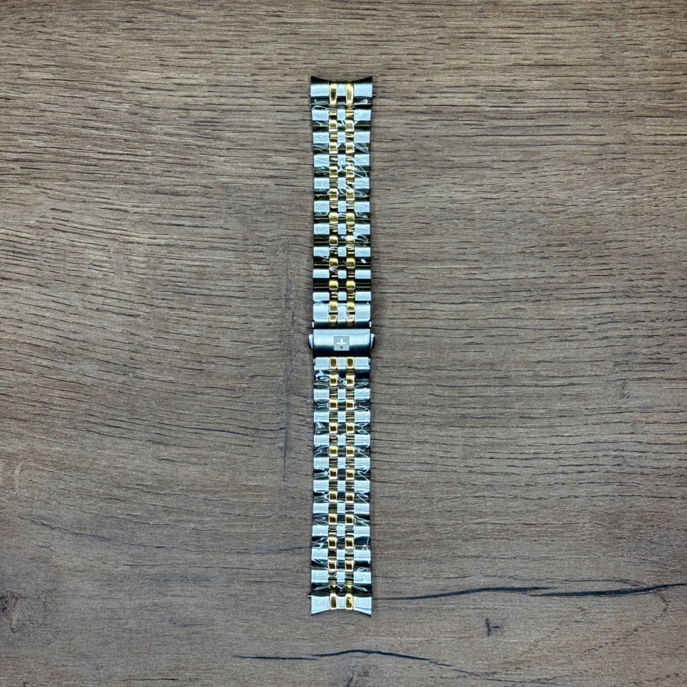 Браслет для часов Swiss Alpine Military из нержавеющей стали BRACELET 7022.1145SAM Главное преимущество металлических браслетов – долговечность и практичность. Браслет всегда можно отдать на полировку и чистку, вернув ему первозданный вид. Также они всегда выглядят более эффектно, так как являются неким продолжением ваших часов. Нержавеющая сталь отличается высокой прочностью к царапинам и износостойкостью. У нас присутствуют только высококачественные материалы и оригинальный товар от производителя
