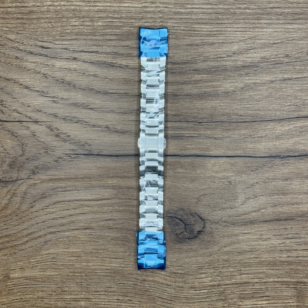 Браслет для часов Frederique Constant, нержавеющая сталь FCB-5BH-Q Главное преимущество металлических браслетов – долговечность и практичность. Браслет всегда можно отдать на полировку и чистку, вернув ему первозданный вид. Также они всегда выглядят более эффектно, так как являются неким продолжением ваших часов. Нержавеющая сталь отличается высокой прочностью к царапинам и износостойкостью. У нас присутствуют только высококачественные материалы и оригинальный товар от производителя. Подходит для часов FC-220NS5B6B