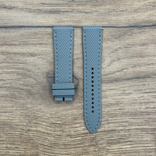 Ремешок для часов Frederique Constant из каучука, серый, 18 x16,  для FC-286  Каучуковые ремешки идеально подходят для активного образа жизни. Они легче и теплее металлических браслетов, а ощущаются на руке как вторая кожа. Большое преимущество каучука в том, что он не боится воды. У нас присутствуют только высококачественные материалы и оригинальный товар от производителя