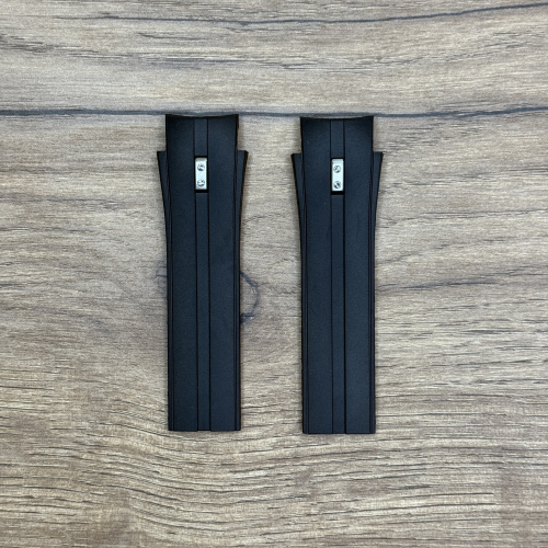 Ремешок для часов Jaguar из каучука, черный, для J657/1 Каучуковые ремешки идеально подходят для активного образа жизни. Они легче и теплее металлических браслетов, а ощущаются на руке как вторая кожа. Большое преимущество каучука в том, что он не боится воды. У нас присутствуют только высококачественные материалы и оригинальный товар от производителя