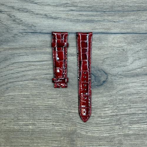 Ремешок для часов Oris из кожи теленка красного цвета, без застежки Кожаные ремешки - стильные, надёжные и долговечные, способные составить достойную пару часам со стальным корпусом или часам из титана. Аксессуары из кожи не рекомендуется использовать в воде. У нас присутствуют только высококачественные материалы и оригинальный товар от производителя.