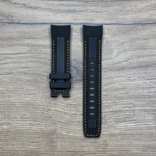 Ремешок для часов Maurice Lacroix из каучука, черный с оранжевой строчкой, 22 мм Каучуковые ремешки идеально подходят для активного образа жизни. Они легче и теплее металлических браслетов, а ощущаются на руке как вторая кожа. Большое преимущество каучука в том, что он не боится воды. У нас присутствуют только высококачественные материалы и оригинальный товар от производителя