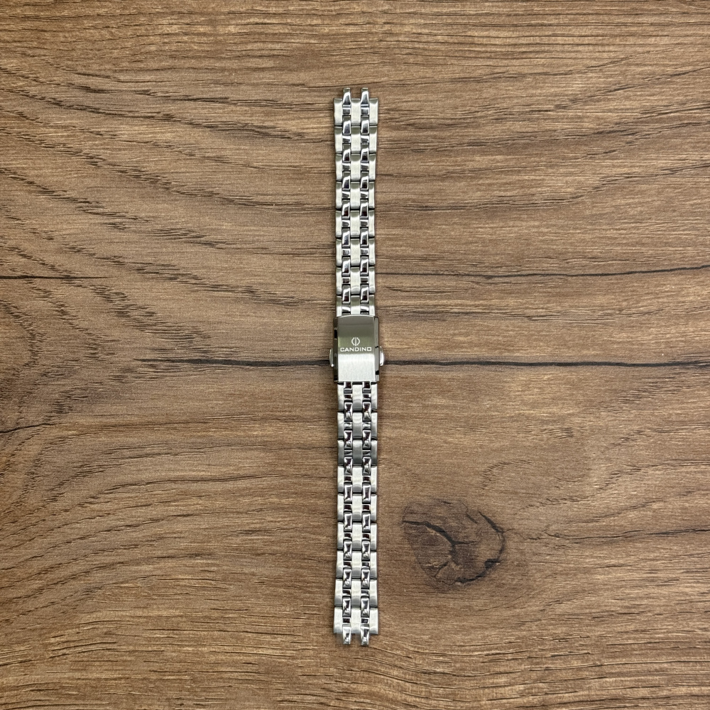 Браслет для часов Candino из нержавеющей стали C4730/40 METAL BAND Главное преимущество металлических браслетов – долговечность и практичность. Браслет всегда можно отдать на полировку и чистку, вернув ему первозданный вид. Также они всегда выглядят более эффектно, так как являются неким продолжением ваших часов. Нержавеющая сталь отличается высокой прочностью к царапинам и износостойкостью. У нас присутствуют только высококачественные материалы и оригинальный товар от производителя. 