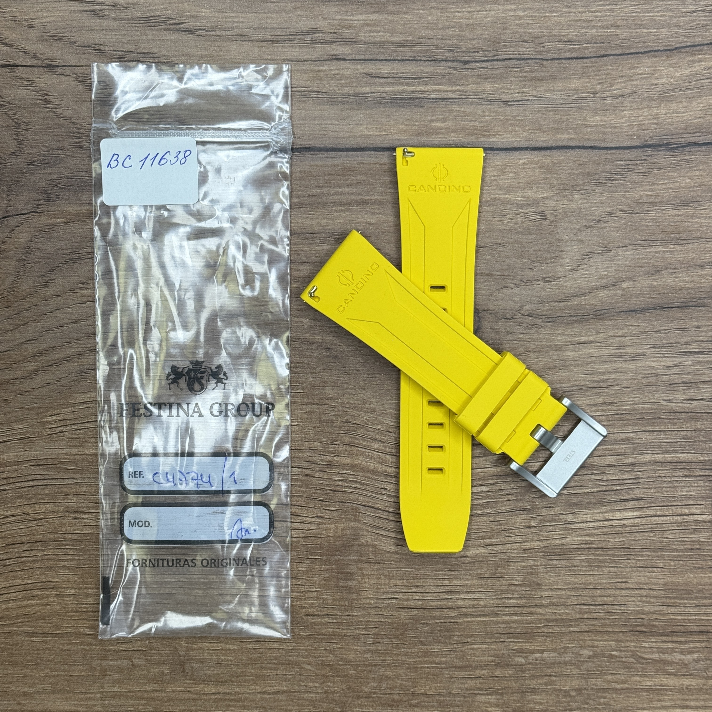 Ремешок для часов Candino из каучука, желтый, для С4774, С4746 Каучуковые ремешки идеально подходят для активного образа жизни. Они легче и теплее металлических браслетов, а ощущаются на руке как вторая кожа. Большое преимущество каучука в том, что он не боится воды. У нас присутствуют только высококачественные материалы и оригинальный товар от производителя.