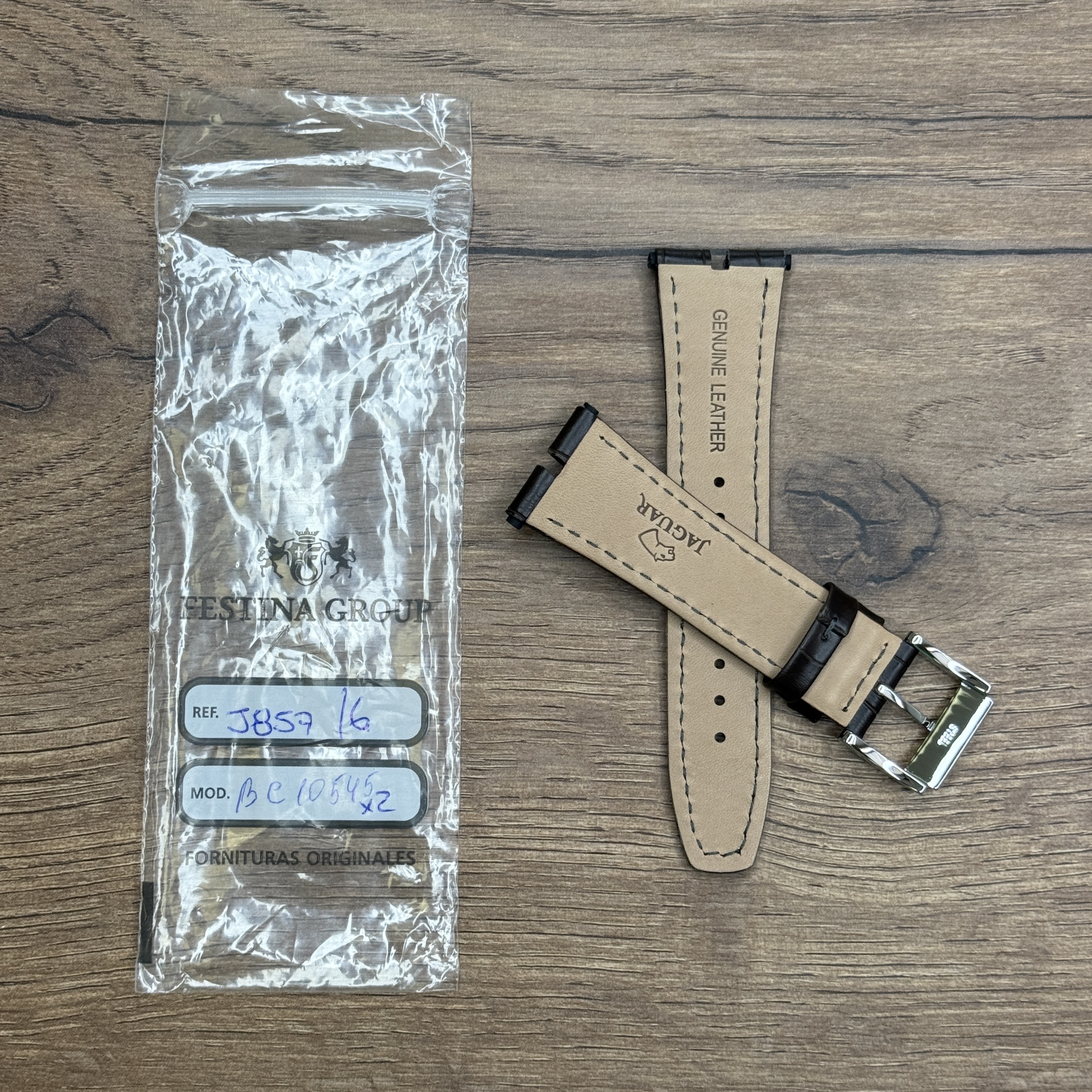 Ремешок для часов Jaguar из кожи теленка, коричневый, J857 Кожаные ремешки - стильные, надёжные и долговечные, способные составить достойную пару часам со стальным корпусом или часам из титана. Аксессуары из кожи не рекомендуется использовать в воде. У нас присутствуют только высококачественные материалы и оригинальный товар от производителя.