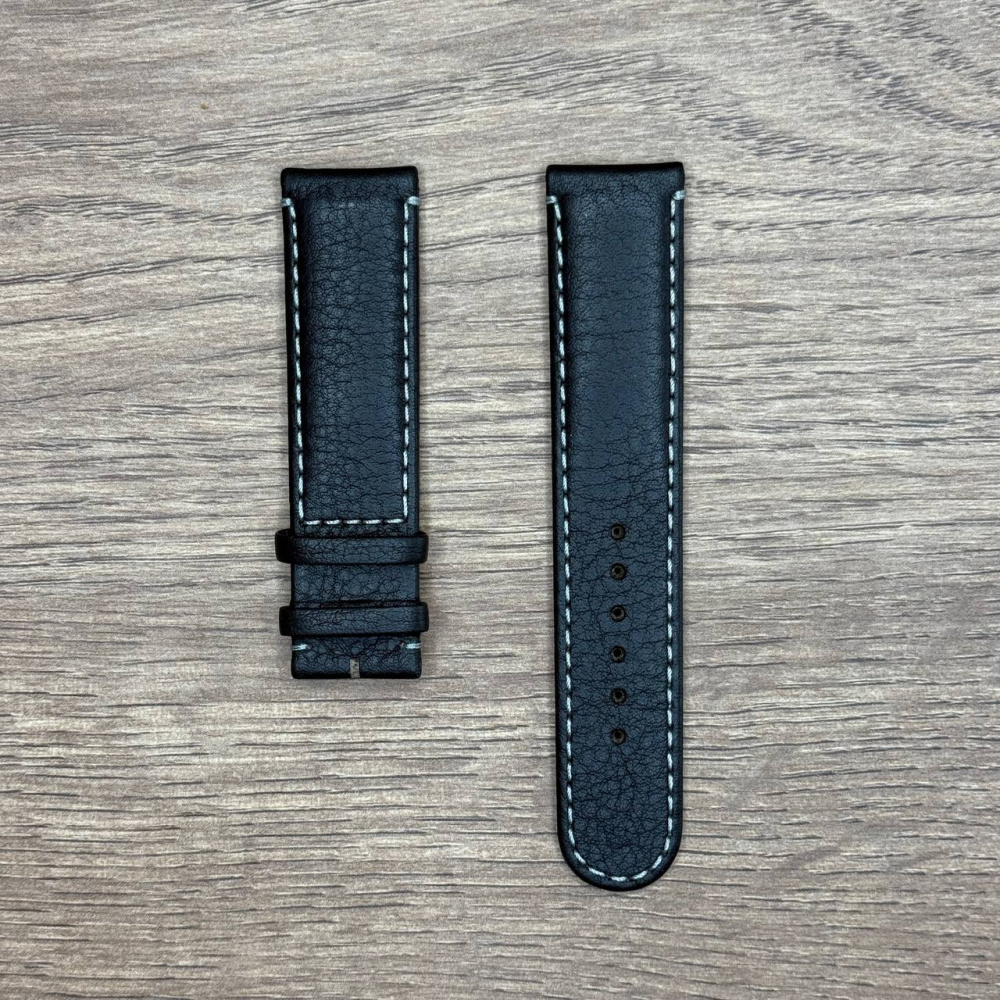 Ремешок для часов Oris из кожи, темно коричневый, без застежки Подходит для Oris Big Crown Original.
Кожаные ремешки - стильные, надёжные и долговечные, способные составить достойную пару часам со стальным корпусом или часам из титана. Аксессуары из кожи не рекомендуется использовать в воде. У нас присутствуют только высококачественные материалы и оригинальный товар от производителя