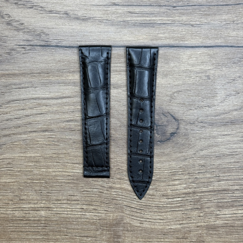 Ремешок для часов Frederique Constant из кожи аллигатора, черный, 21 мм, под клипсу Кожаные ремешки - стильные, надёжные и долговечные, способные составить достойную пару часам со стальным корпусом или часам из титана. Аксессуары из кожи не рекомендуется использовать в воде. У нас присутствуют только высококачественные материалы и оригинальный товар от производителя.