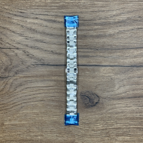 Браслет для часов Frederique Constant, нержавеющая сталь Главное преимущество металлических браслетов – долговечность и практичность. Браслет всегда можно отдать на полировку и чистку, вернув ему первозданный вид. Также они всегда выглядят более эффектно, так как являются неким продолжением ваших часов. Нержавеющая сталь отличается высокой прочностью к царапинам и износостойкостью. У нас присутствуют только высококачественные материалы и оригинальный товар от производителя.