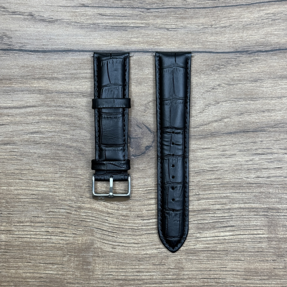 Ремешок для часов Swiss Alpine Military черного цвета из натуральной кожи STRAP 7040.9552SAM Кожаные ремешки - стильные, надёжные и долговечные, способные составить достойную пару часам со стальным корпусом или часам из титана. Аксессуары из кожи не рекомендуется использовать в воде. У нас присутствуют только высококачественные материалы и оригинальный товар от производителя