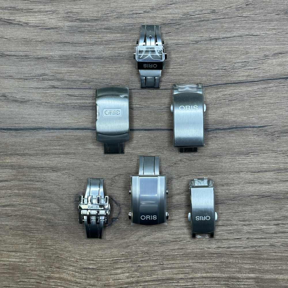 Клипса для каучукового ремня Oris, сталь 07 34 18 44EB Оригинальный товар от производителя. Большой выбор оригинальных клипс и застёжек Oris. Напишите нам и мы подберём ваш вариант.